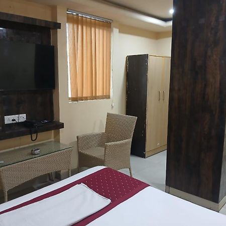 Blossoms Room Holiday Inn- Lakdikapul Hajdarabad Zewnętrze zdjęcie