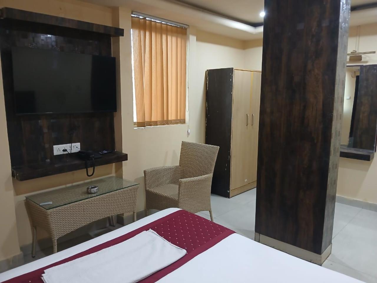 Blossoms Room Holiday Inn- Lakdikapul Hajdarabad Zewnętrze zdjęcie