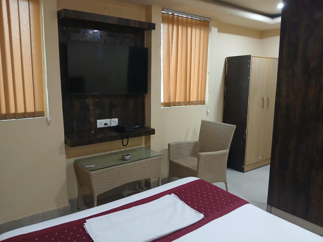 Blossoms Room Holiday Inn- Lakdikapul Hajdarabad Zewnętrze zdjęcie