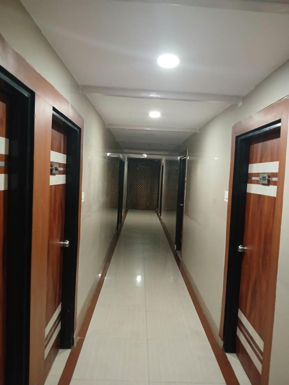 Blossoms Room Holiday Inn- Lakdikapul Hajdarabad Zewnętrze zdjęcie