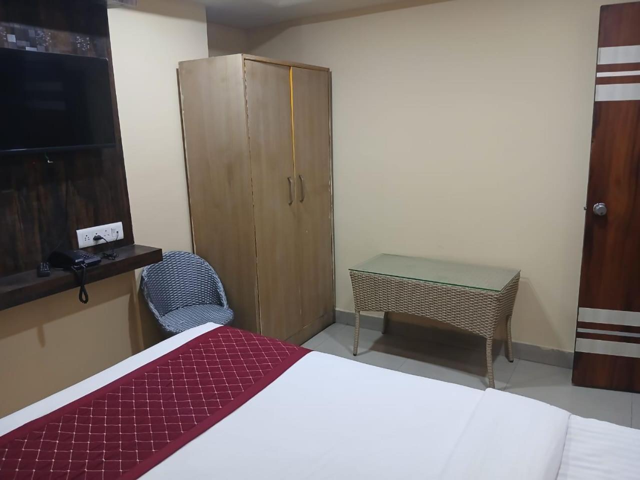 Blossoms Room Holiday Inn- Lakdikapul Hajdarabad Zewnętrze zdjęcie