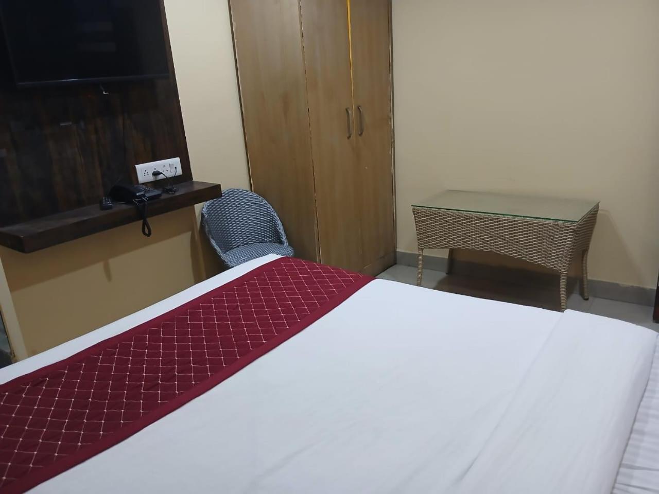 Blossoms Room Holiday Inn- Lakdikapul Hajdarabad Zewnętrze zdjęcie