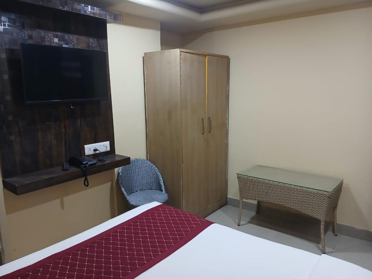 Blossoms Room Holiday Inn- Lakdikapul Hajdarabad Zewnętrze zdjęcie