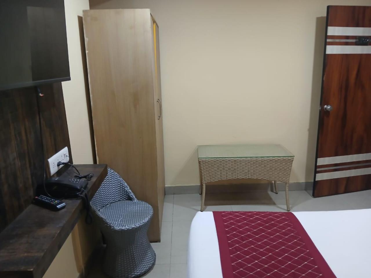 Blossoms Room Holiday Inn- Lakdikapul Hajdarabad Zewnętrze zdjęcie