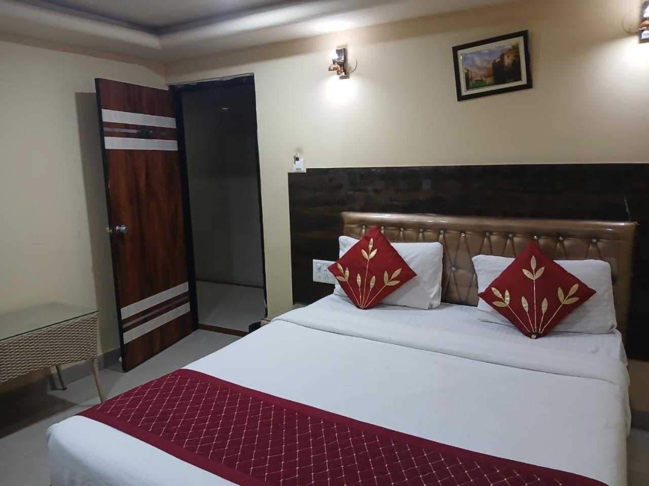 Blossoms Room Holiday Inn- Lakdikapul Hajdarabad Zewnętrze zdjęcie