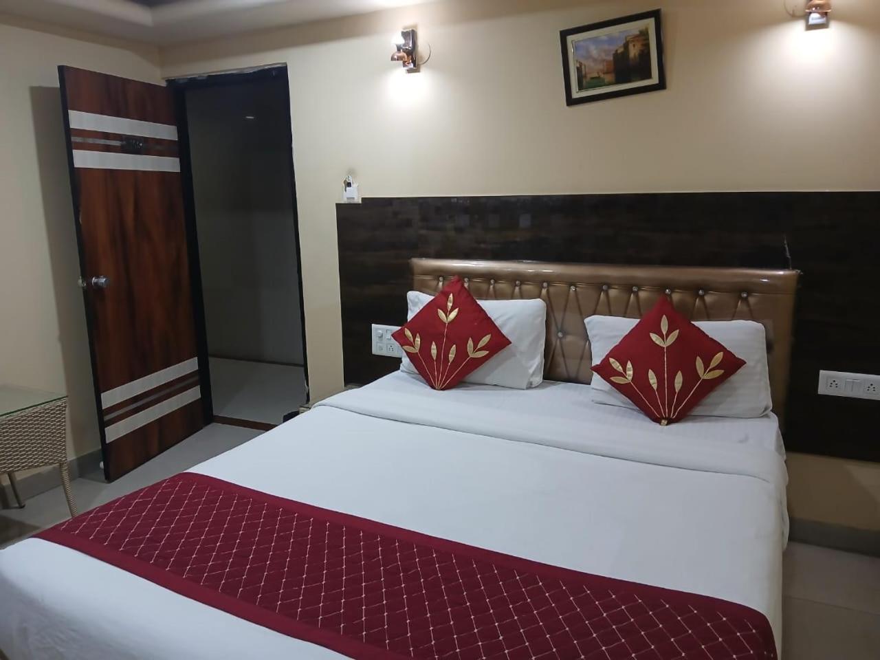 Blossoms Room Holiday Inn- Lakdikapul Hajdarabad Zewnętrze zdjęcie