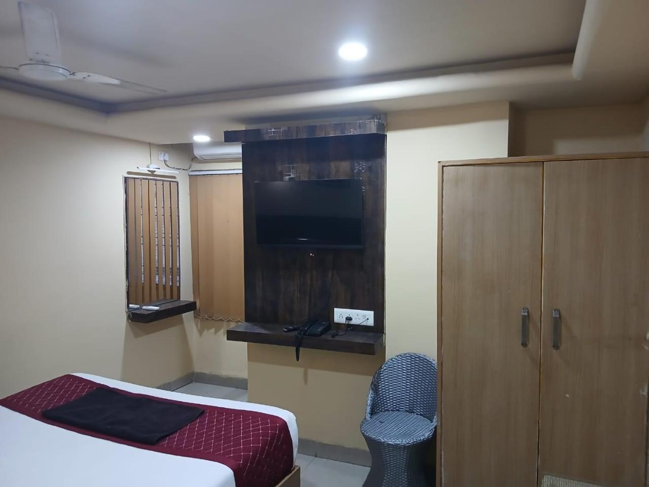 Blossoms Room Holiday Inn- Lakdikapul Hajdarabad Zewnętrze zdjęcie